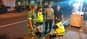 Babinsa Belega Kawal Bazar Mini ST Asta Karya Berjalan Aman dan Meriah