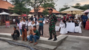 Dipadati Pengunjung, Festival Goa Lawah Dijaga Ketat Aparat TNI Polri
