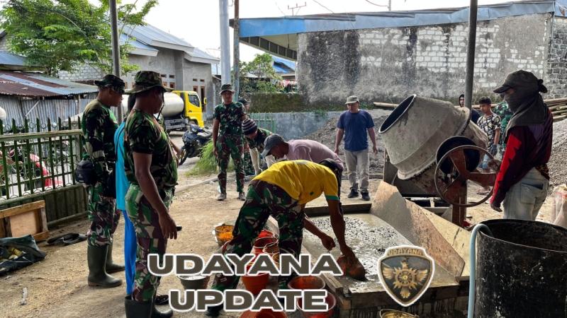 TNI dan Warga Muslim Kerja Bakti Cor Lantai Masjid di Maliti