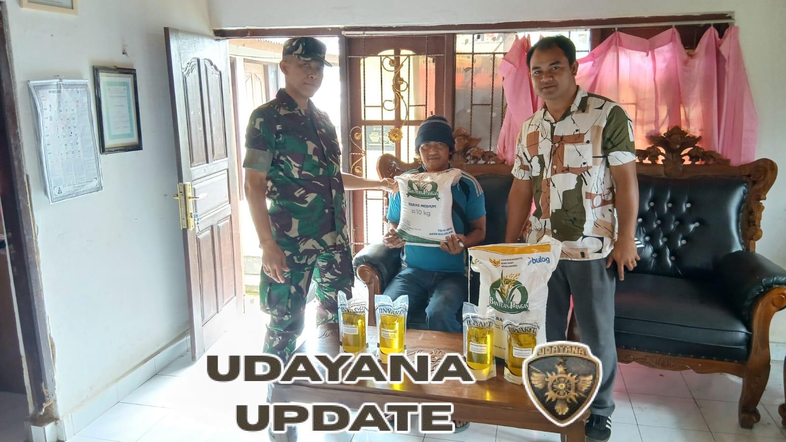 Babinsa Abuan Dampingi Penyaluran Bantuan Pangan Beras Bulog dan Minyak Goreng kepada 33 Warga PKH