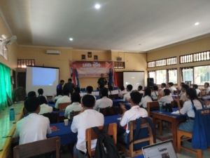 Danramil 1609-09/Sawan Berikan Materi Wawasan Kebangsaan kepada Siswa SMA Negeri 1 Sawan”