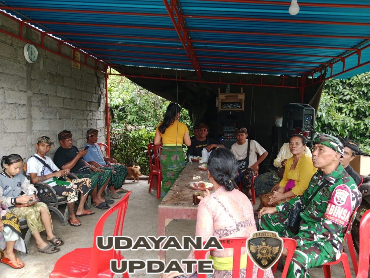 Merangkai Kebersamaan,Komsos TNI dan I Ketut Santiasa, Mendorong Sinergi di Desa Sepang”