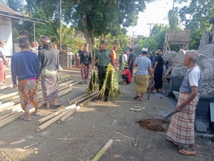 Babinsa Bunutin Berperan Aktif Dukung Kegiatan Adat di Wilayah Binaan
