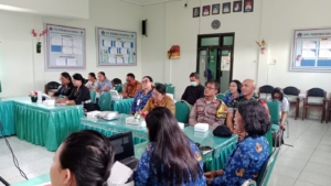 Pendistribusian Bantuan Pangan Desa Batumadeg Dikawal Babinsa