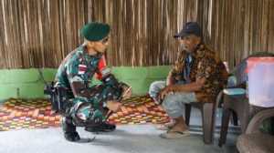 Satgas Pamtas RI–RDTL Tingkatkan Kesejahteraan Warga Lewat Bedah Rumah dan Pembagian Sembako