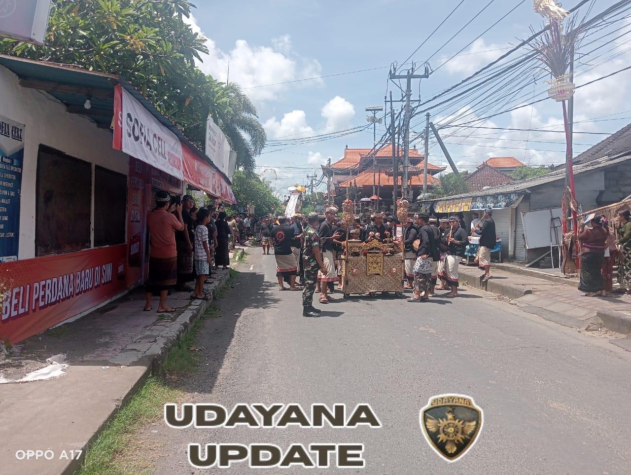 Babinsa Lebih Wujudkan Kepedulian Lewat Pengamanan Upacara Pitra Yadnya