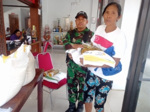 Pastikan Tepat Sasaran, Babinsa Desa Jegu Dampingi Penyaluran Bantuan Pangan Nasional 2025