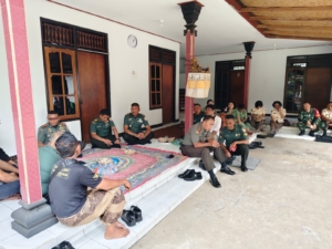 Dandim Klungkung Pimpin Anggota Melayat Ke Rumah Duka Anggota