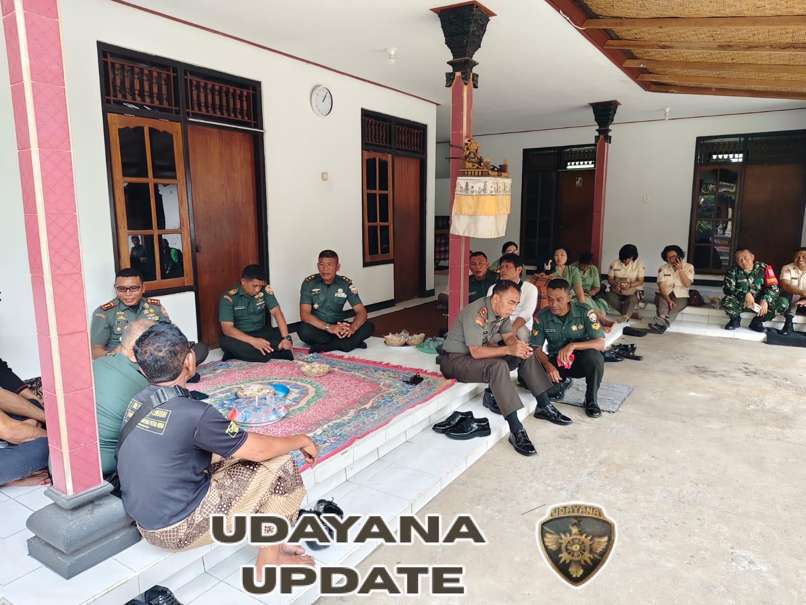 Dandim Klungkung Pimpin Anggota Melayat Ke Rumah Duka Anggota