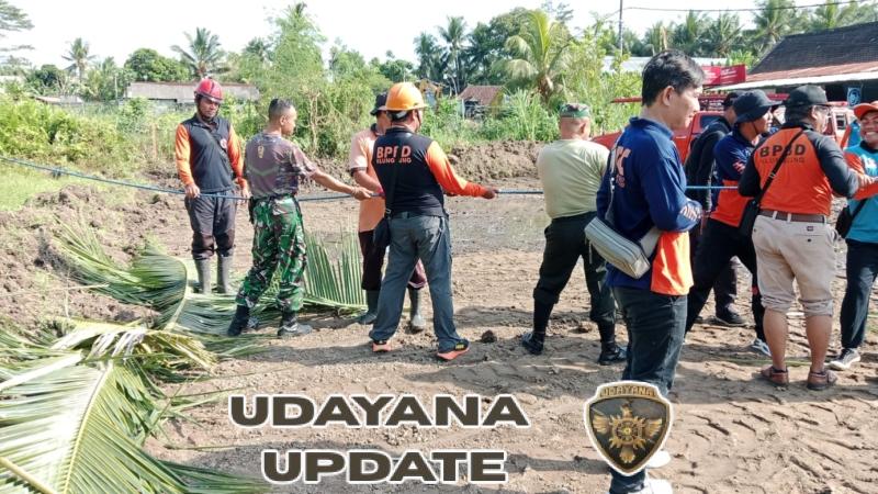 Koramil Banjarangkan Bersama BPBD Gotong Royong Siapkan Lahan KDKMP Di Desa Tusan