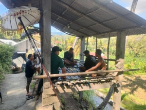 Babinsa Patemon Gelar Komsos, Ajak Warga Tingkatkan Kewaspadaan di Musim Hujan