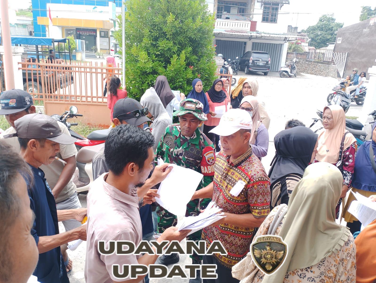 Babinsa Labuhan Burung Dampingi Penyaluran BLTS Kesra 2025 kepada 244 KK di Desa Luar