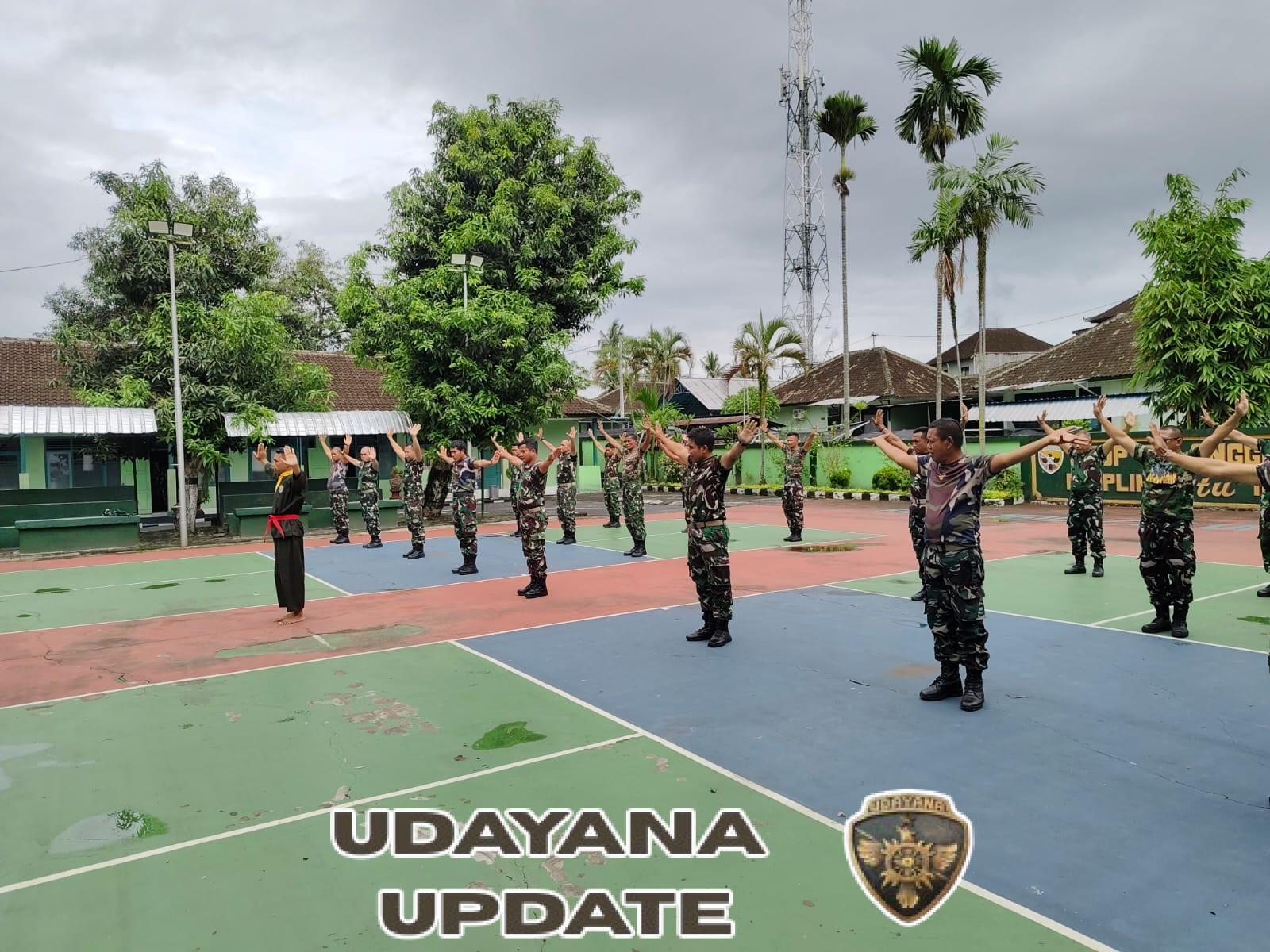 Kodim Klungkung  Laksanakan Latihan Bela Diri Pencak Silat Militer  Gelar Pencak Silat Militer, Prajurit Kodim Klungkung Pelihara Dan Tingkatkan Kemampuan Bela Diri  Asah Kemampuan Bela Diri, Pasiops Kodim Klungkung Pimpin Latihan PSM  Berlatih Pencak Silat Militer, Kodim Klungkung Perkuat Fisik Dan Mental Prajurit   Klungkung,- Dalam rangka memelihara dan mengasah kemampuan bela diri, prajurit Kodim 1610/Klungkung melaksanakan latihan Pencak Silat Militer  ( PSM ) bertempat di Lapangan Apel makodim 1610/Klungkung.  Kegiatan Latihan Pencak Silat Militer  ( PSM ) ini dipimpin oleh pasiops Kodim 1610/Klungkung yang didampingi Praka Jaka yang bertindak sebagai pelatih, Kamis ( 27/11/25 ).  Pencak Silat Militer ( PSM ) ini merupakan bela diri yang dikembangkan untuk TNI Angkatan Darat  untuk meningkatkan ketangguhan, disiplin dan kemampuan tempur prajurit.   PSM ini dirancang untuk menciptakan prajurit yang memiliki kelincahan, ketangkasan, ketenangan serta fisik dan mental yang prima dalam menghadapi berbagai situasi,”terangnya.  Pasiops Kodim 1610/Klungkung Kapten Inf Ketut Joni menjelaskan, hari ini untuk mengasah dan meningkatkan kemampuan prajurit, kita gelar latihan dengan mengoptimalkan personel yang telah selesai menjalani penataran PSM sebagai pelatih. Untuk materi yang kita latihkan hari ini meliputi gerakan dasar PSM dan delapan sikap pasang,”terangnya. Kegiatan latihan PSM ini kita gelar  secara rutin dan terjadwal. Disamping prajurit melaksanakan tugas kewilayahan dan rutinitas harian sesuai fungsi dan bidang masing-masing, diharapkan dengan latihan yang terjadwal ini kemampuan prajurit dalam bela diri PSM ini  akan terus meningkat,”pungkas kapten Ketut Joni. ( Pendim 1610/Klungkung ).