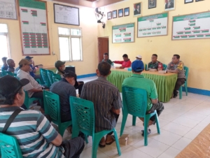 Pastikan Penyaluran Tepat Sasaran, Babinsa Hadiri Rapat Pupuk Subsidi di Lape