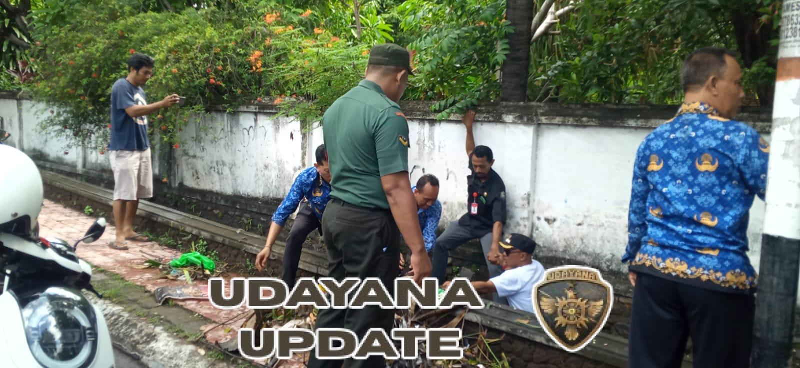 Sigap Atasi Banjir, Babinsa Beratan Turun Langsung Normalisasi Saluran Irigasi