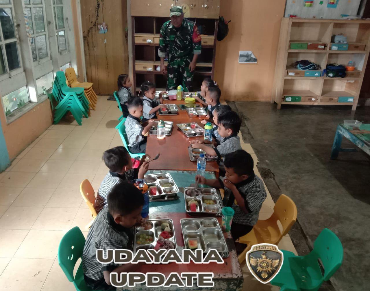 Koptu Fredi Sam Oil Awasi Program MBG di Empat Sekolah di Kalabahi