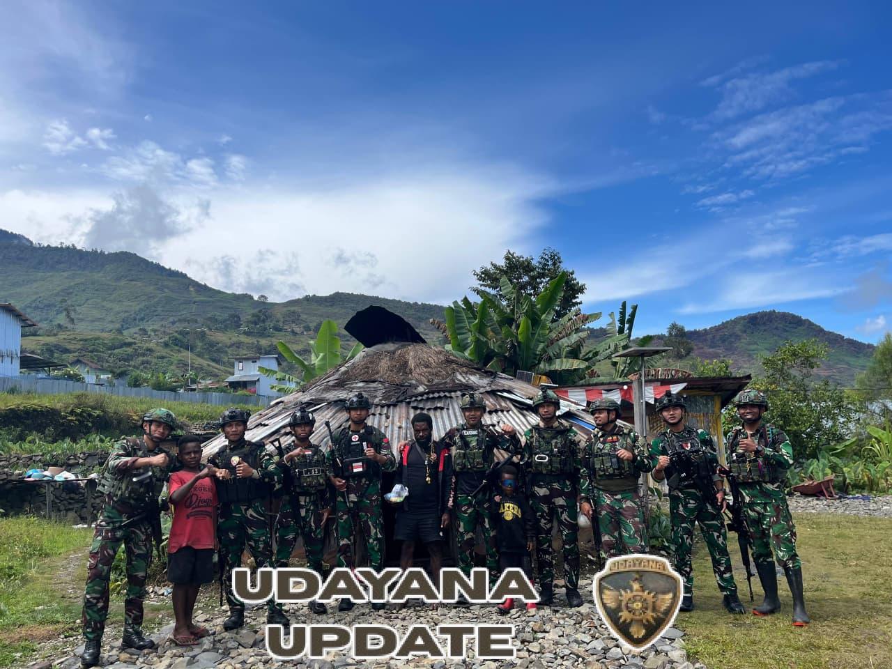 Wujud Kepedulian, Satgas Yonif 743/PSY Bawa Berkat Ke Masyarakat Pruleme