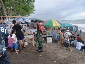 Aparat Gabungan Di Desa Kampung Kusamba Atensi Perayaan Hari Raya Kuningan Di Pantai Kampung Kusamba