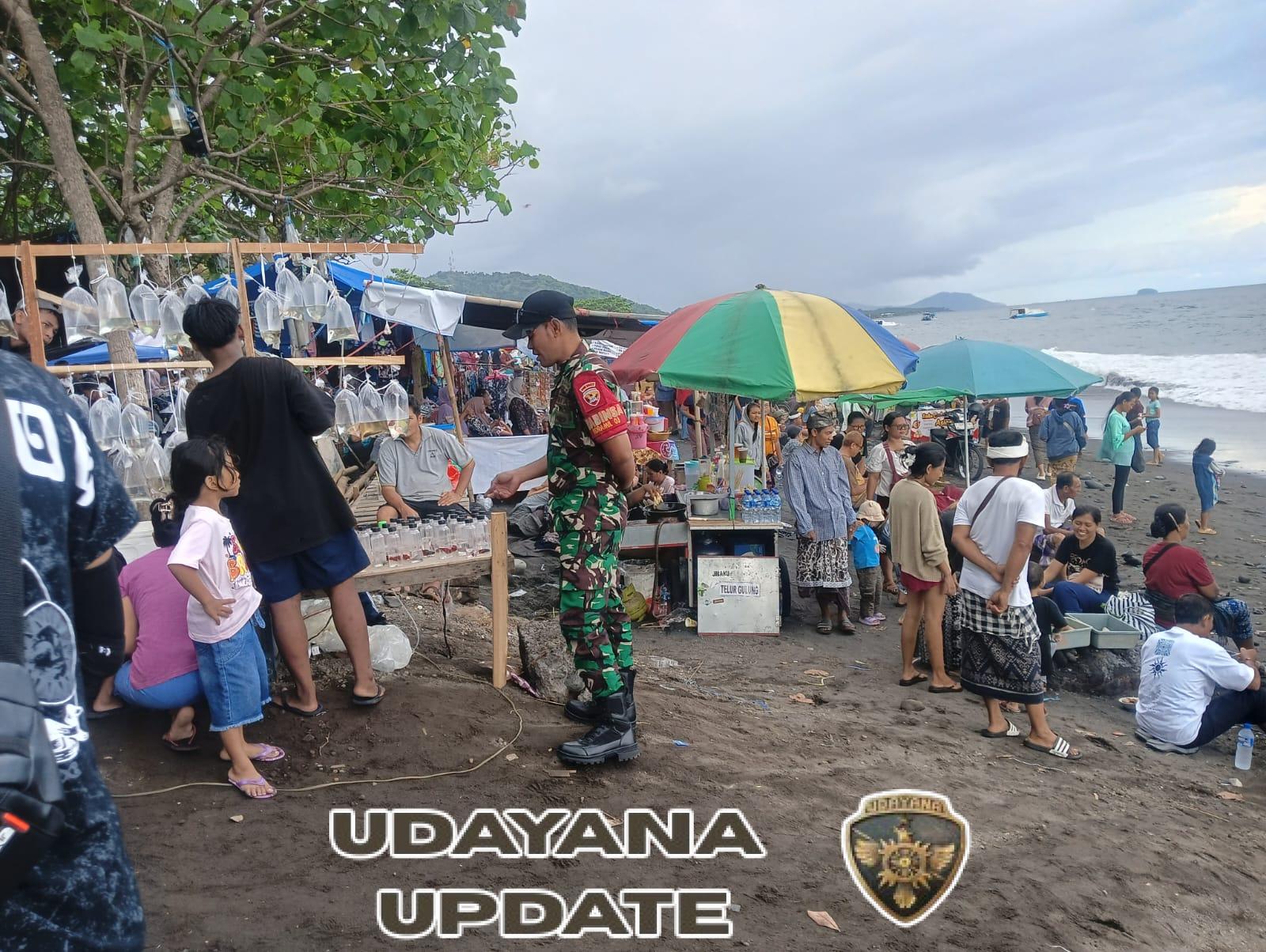 Aparat Gabungan Di Desa Kampung Kusamba Atensi Perayaan Hari Raya Kuningan Di Pantai Kampung Kusamba