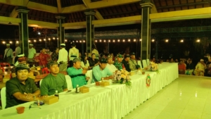 Babinsa Apuan Hadiri Perayaan HUT ke-61 STT Dharma Bakti di Wantilan Desa Apuan