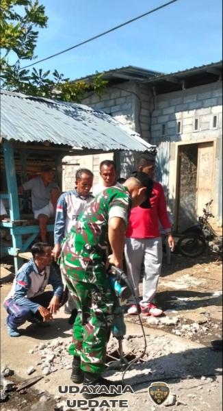 Babinsa Bakajaya Ajak Warga Gotong Royong Perbaiki Saluran Air Tersumbat