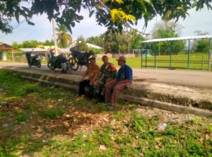 Babinsa Desa Dasan Anyar Laksanakan Monitoring Wilayah dan Komsos Bersama Warga