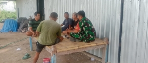Babinsa Koramil 1628-03/Seteluk Jalin Komsos dengan Warga Desa Lamusung, Wujudkan Kedekatan TNI dan Rakyat