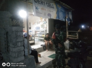 ‎Babinsa Pare Mas Ajak Warga Perkuat Ronda Malam dan Jaga Kekompakan