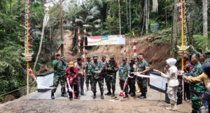 Danrem 162/WB Resmikan Pompa Hidram dan Jembatan TMMD