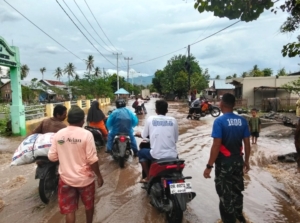Hujan Deras Picu Luapan Air, Jalan Lintas Sanggar Tambora Macet Total
