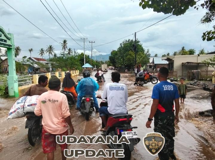 Hujan Deras Picu Luapan Air, Jalan Lintas Sanggar Tambora Macet Total