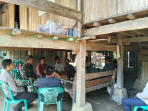 Babinsa Tamekan Gelar Komsos, Ajak Warga Jaga Kamtibmas