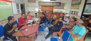 Babinsa Saba Dukung Vaksinasi Rabies dan Sterilisasi Hewan Peliharaan di Blangsinga