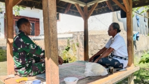 Komsos Babinsa Kodim 1617/Jembrana Bersama Jro Mangku: Satukan Langkah untuk Harmoni Desa Adat