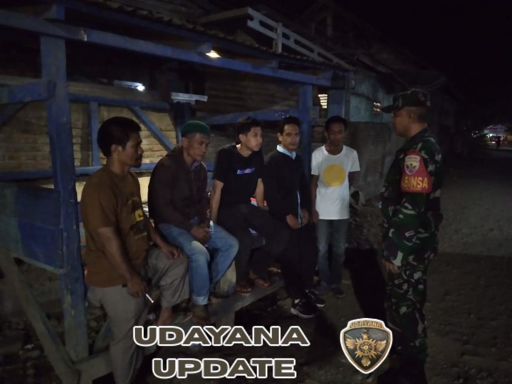 Babinsa Koramil 1608-04/Woha Gelar Patroli Malam Jaga Keamanan Warga