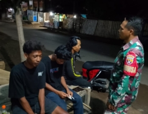 Babinsa Koramil 1608-07 Monta Gelar Patroli Malam dan Sosialisasi Bahaya Narkoba