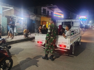 Babinsa Koramil 1628-01/Taliwang Gelar Patroli Malam Jaga Kondusifitas Wilayah