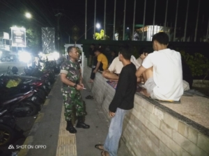 Babinsa Pancor Gelar Patroli Malam di RTP Hamzanwadi Demi Jaga Ketertiban dan Kebersihan