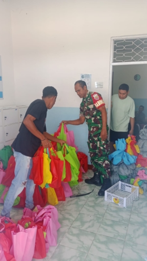 Babinsa Ba’a Dampingi Program Makanan Bergizi Gratis bagi Ribuan Pelajar Rote Ndao