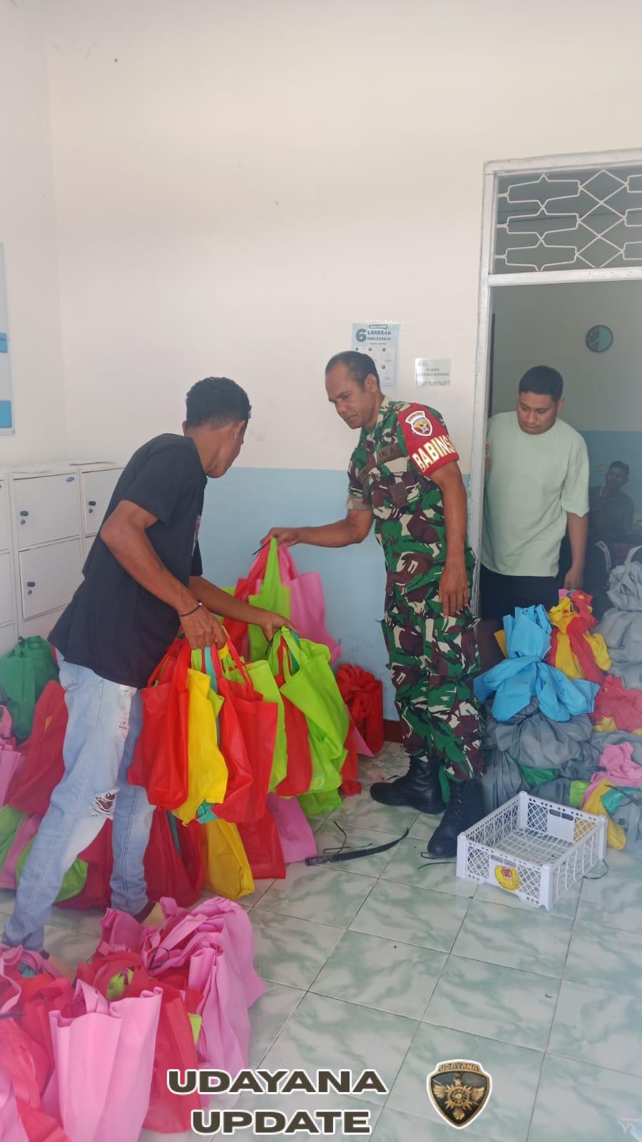 Babinsa Ba’a Dampingi Program Makanan Bergizi Gratis bagi Ribuan Pelajar Rote Ndao