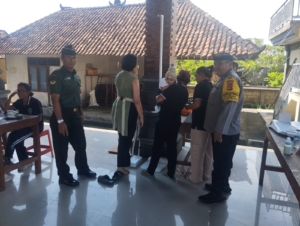 Babinsa Keramas Dukung Kesehatan Warga Lewat Posyandu Siklus Hidup di Banjar Palak