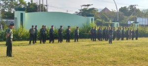 Upacara Pengibaran Bendera di Makodim 1630/Mabar Wujudkan Semangat Nasionalisme Prajurit
