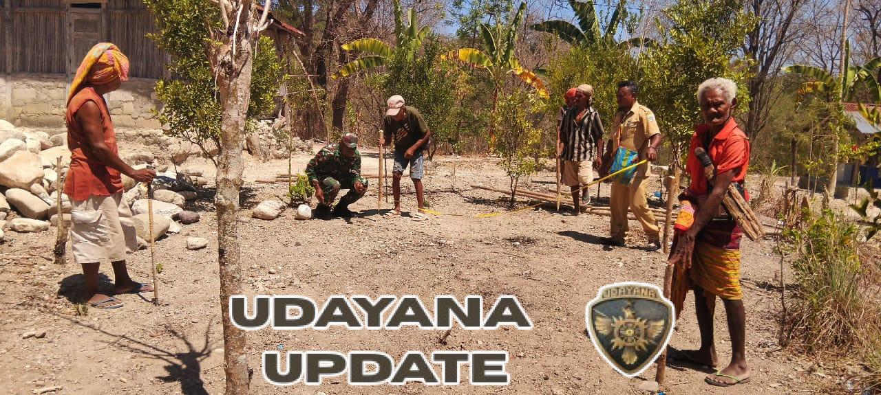 Kemanunggalan TNI-Rakyat, Babinsa dan Warga Desa Sini Bangun Bak Resofer Demi Ketahanan Air