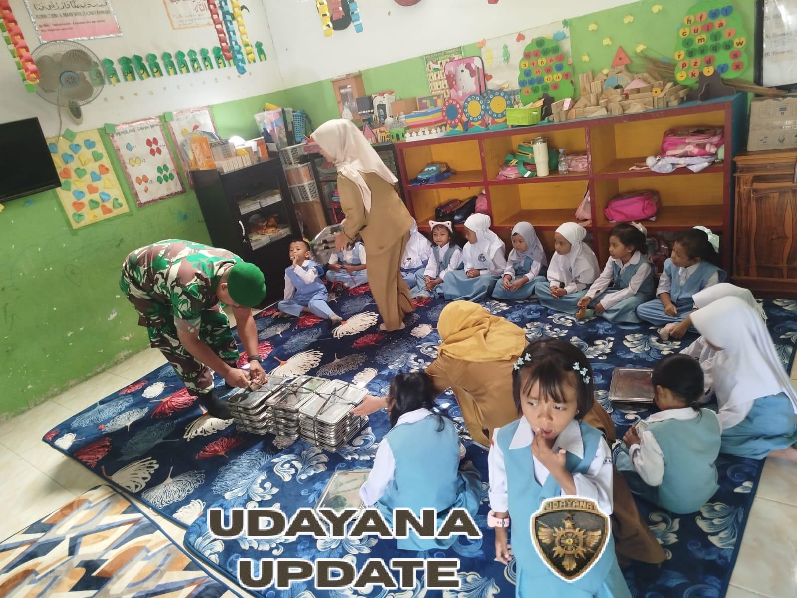 Babinsa Koramil 1628-01/Taliwang Dampingi Program Makan Bergizi Gratis di TK Mulya