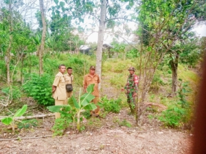 Sertu Didit Sumanto Awasi Penyiapan Lahan Koperasi Desa Bonmuti