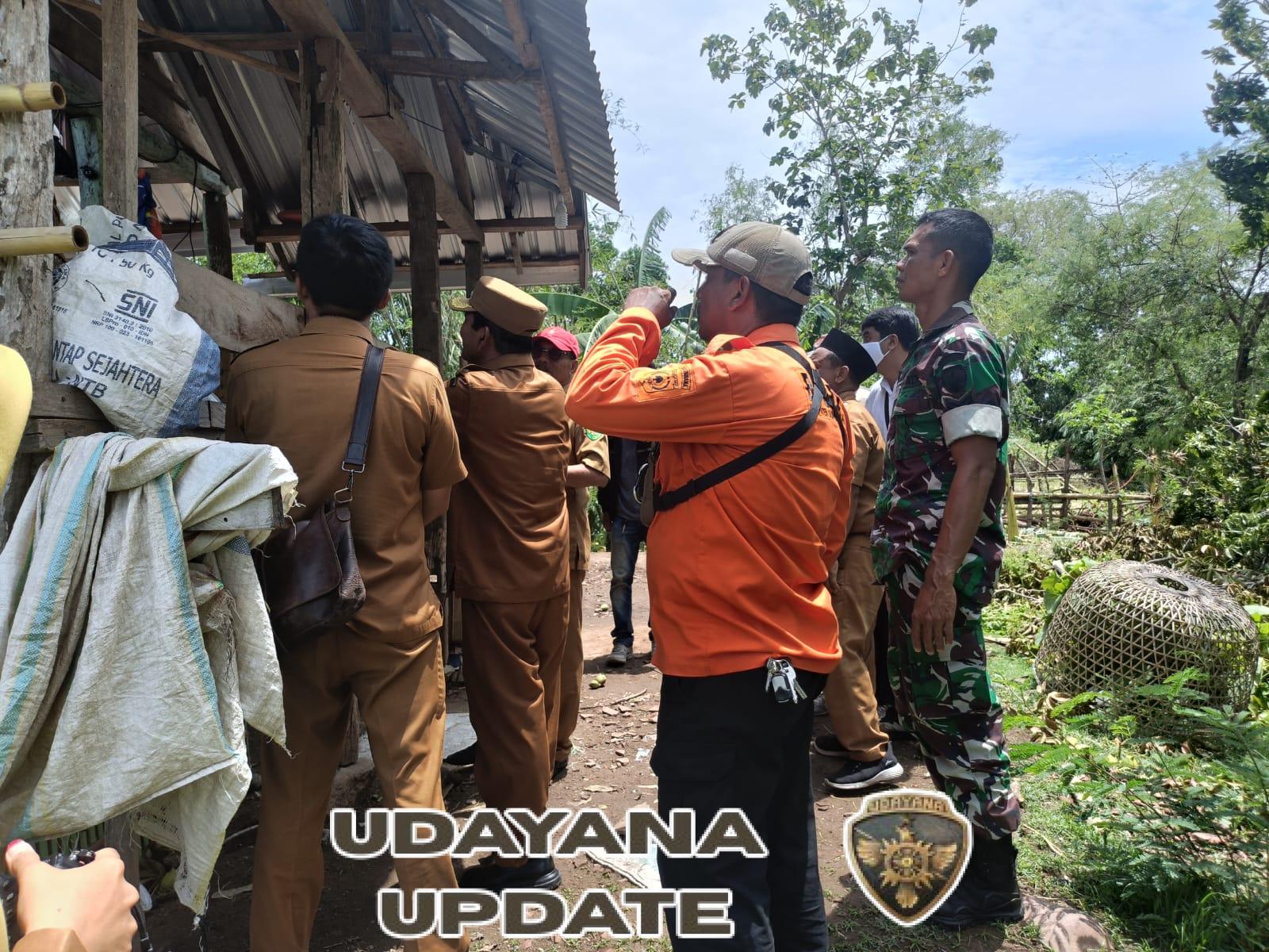 Koramil Lape Lopok Dampingi Wakil Bupati Sumbawa Salurkan Bantuan Korban Puting Beliung di Desa Berora