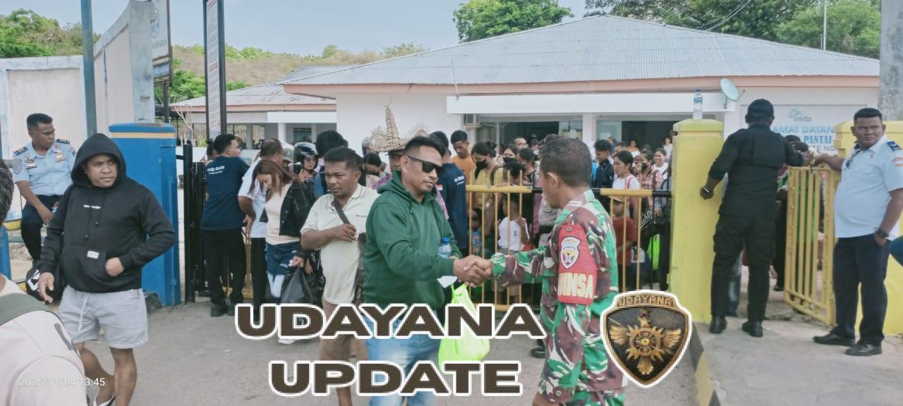 Babinsa Pantai Baru Amankan Aktivitas Bongkar Muat Kapal ASDP KMP. Kalibodri