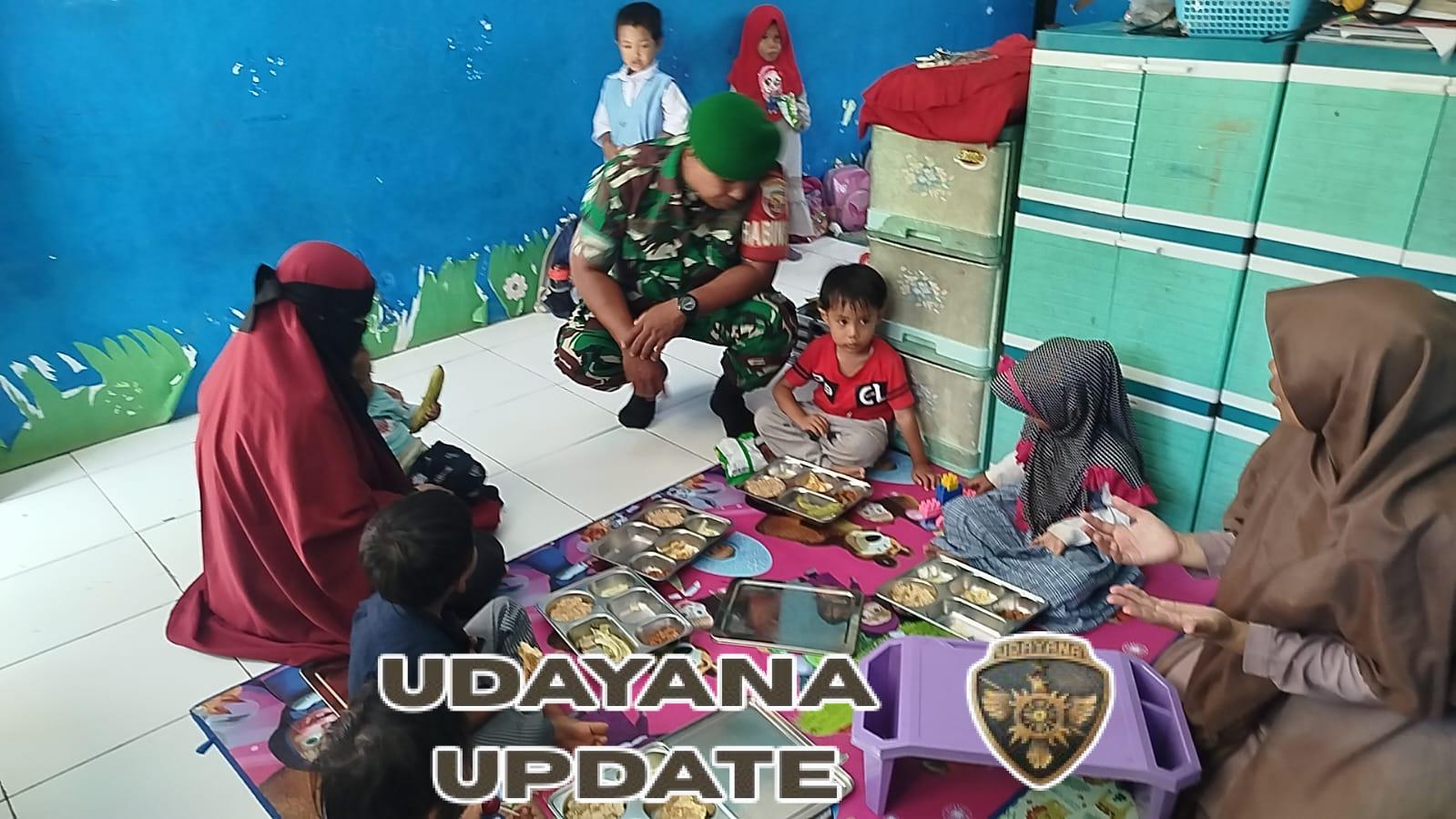 Babinsa Kelurahan Sampir Dampingi Pembagian Kartu KSB Maju di Taliwang