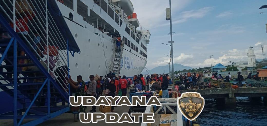 Babinsa Koramil 1624-01/Larantuka Kawal Keamanan Kedatangan KM. Lambelu