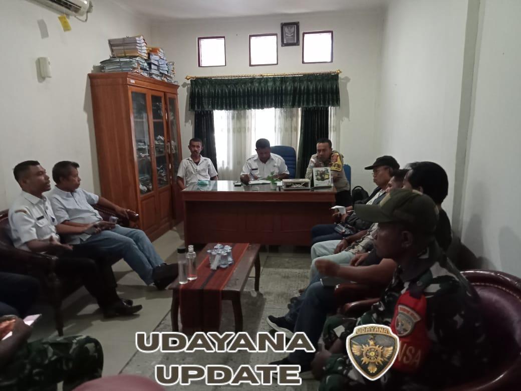 Babinsa 1602-01 Ende Tindaklanjuti Masalah Drainase di Lorong Bita Beach